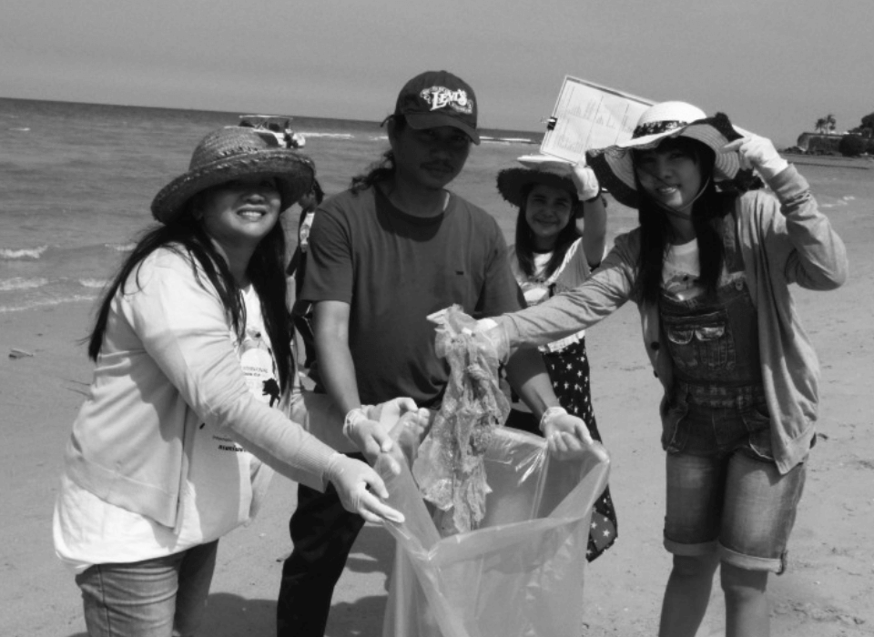  2014 | Thailand Team Beach Clean-Up mobile